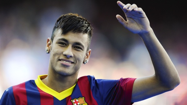 03jun2013-neymar-acena-para-a-torcida-do-barcelona-em-sua-apresentacao-oficial-no-clube-espanhol-1370281816234_1920x1080